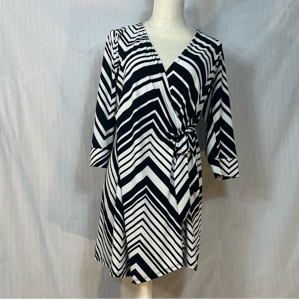Halo Dress Black & White Jersey Wrap 3/4 Sleeves W/Cuffs V Neckline EUC S 👍